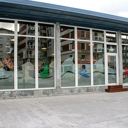 Mundaka Hostel & Sports Cafe Exterior foto